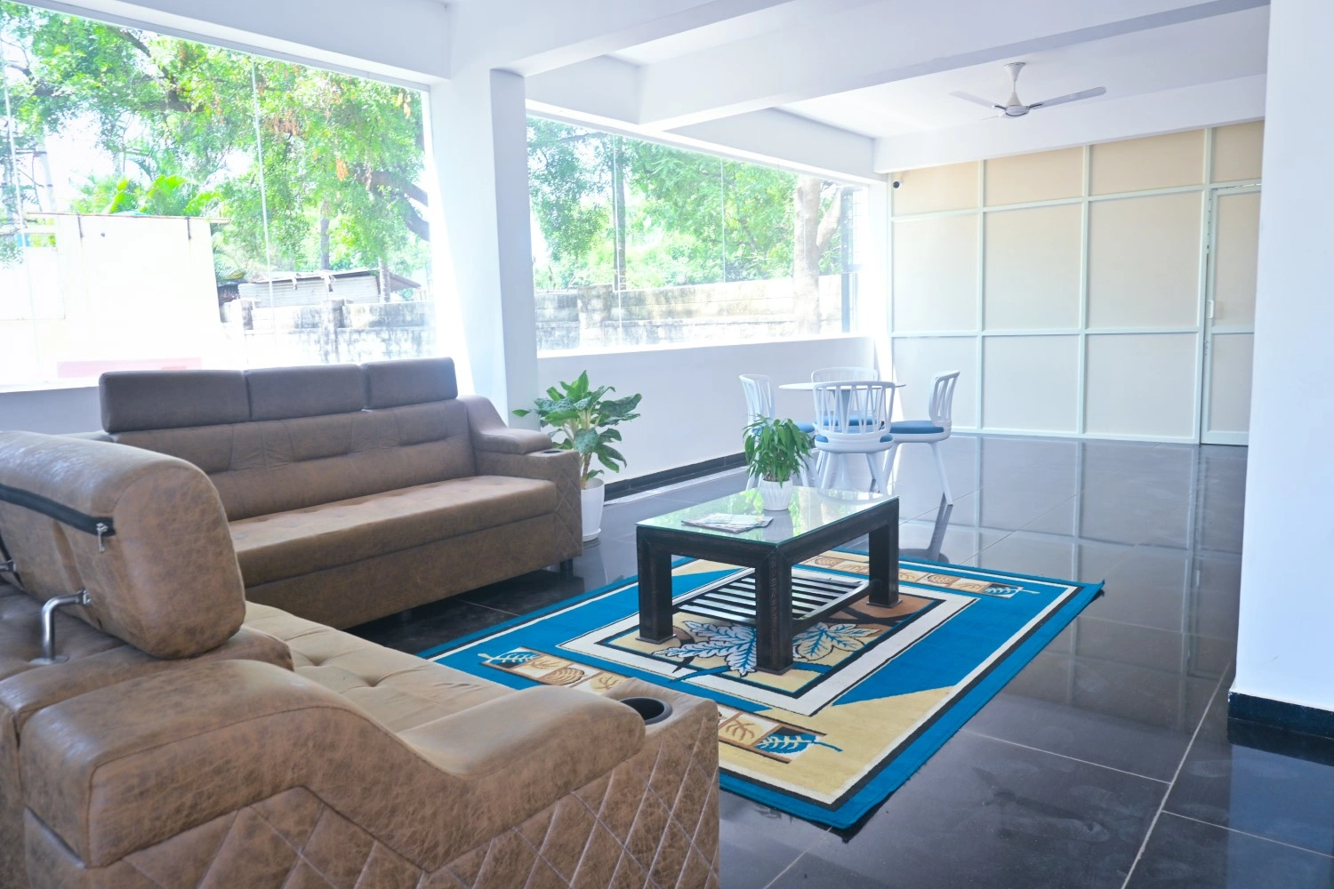 Bhagat Inn Airport Hotel About Section